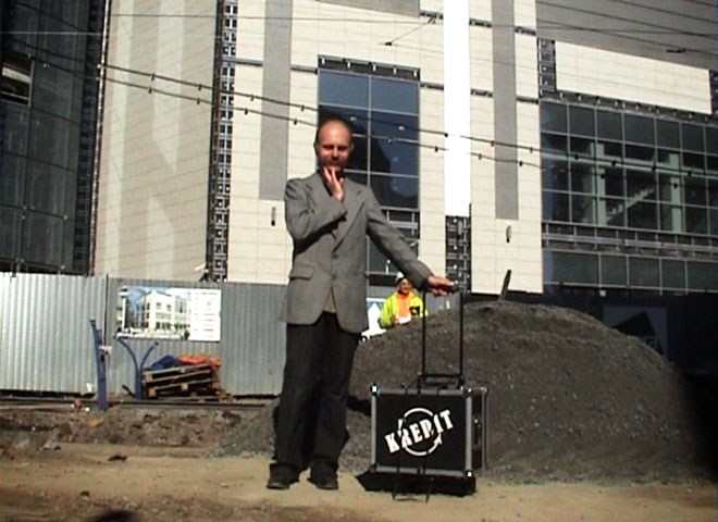 Video-Still aus: KREDIT #6 // Kettenfilm mit Wacław Misiewicz und Johannes Burr // Bytom 2010