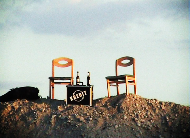 Video-Still aus: KREDIT #4 // Kettenfilm mit Matthias Höing und Johannes Burr // Schöppingen 2009