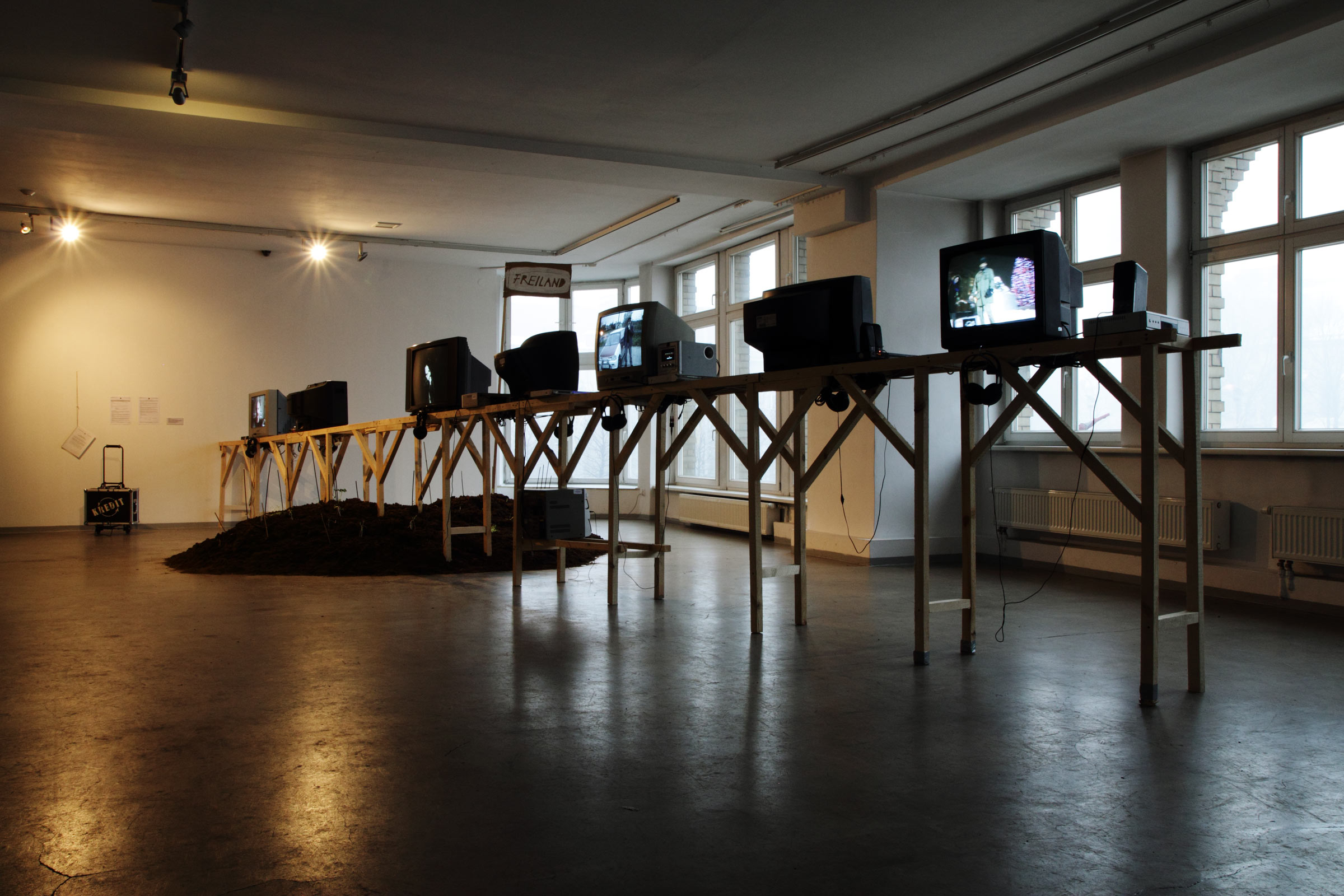 Johannes Burr: KREDYT Nr 6 // Ausstellung im Zentrum für Gegenwartskunst CSW Kronika, Bytom 2010