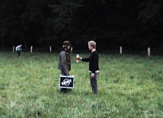 Video-Still aus: KREDIT #4 // Kettenfilm mit Philipp Isfort und Philipp Wiynck // Schöppingen 2009