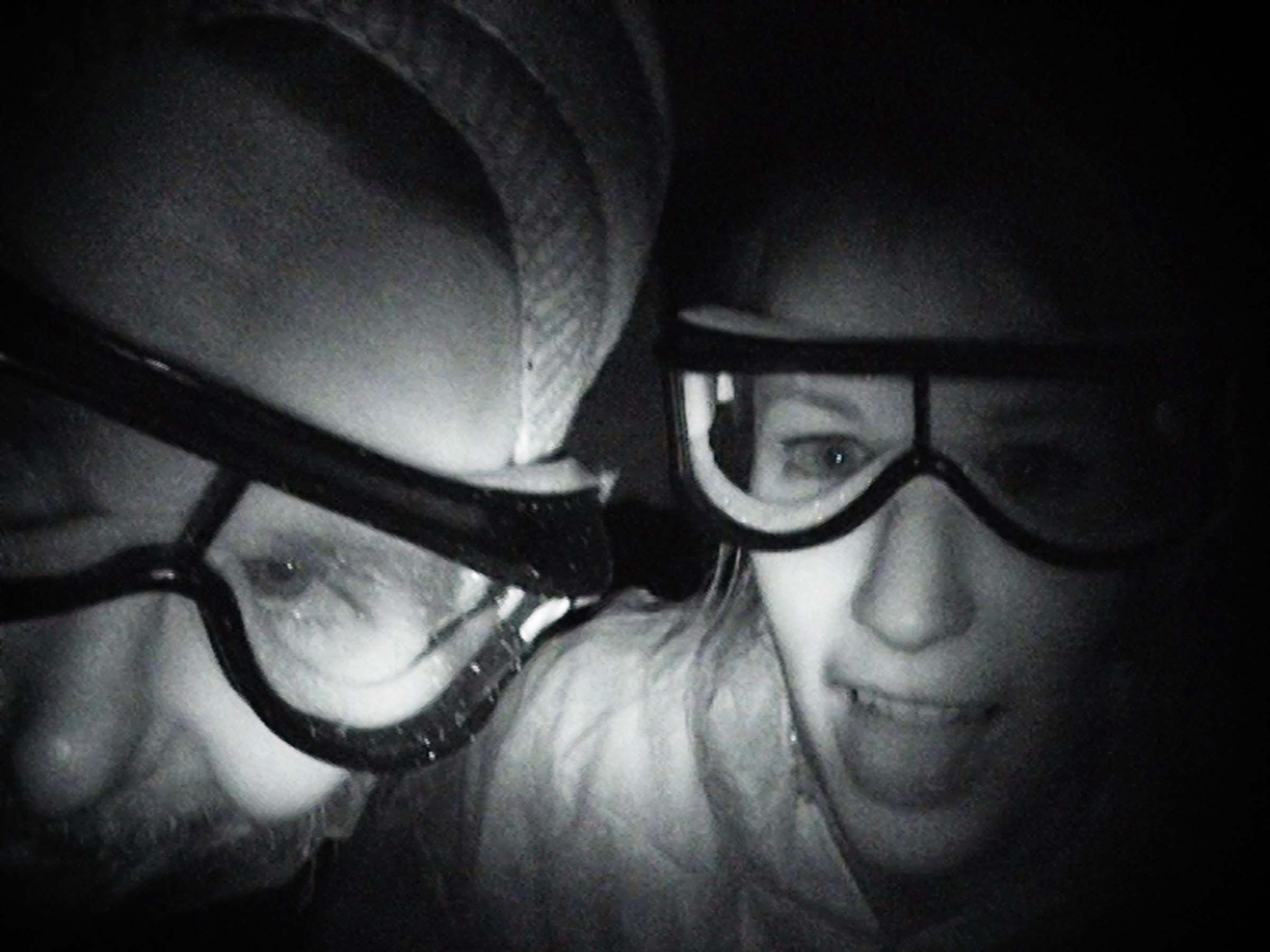 Video-Still aus: KREDIT #7 // Kettenfilm mit Alwina Leuthold und Marcel Morach // St. Gallen 2012