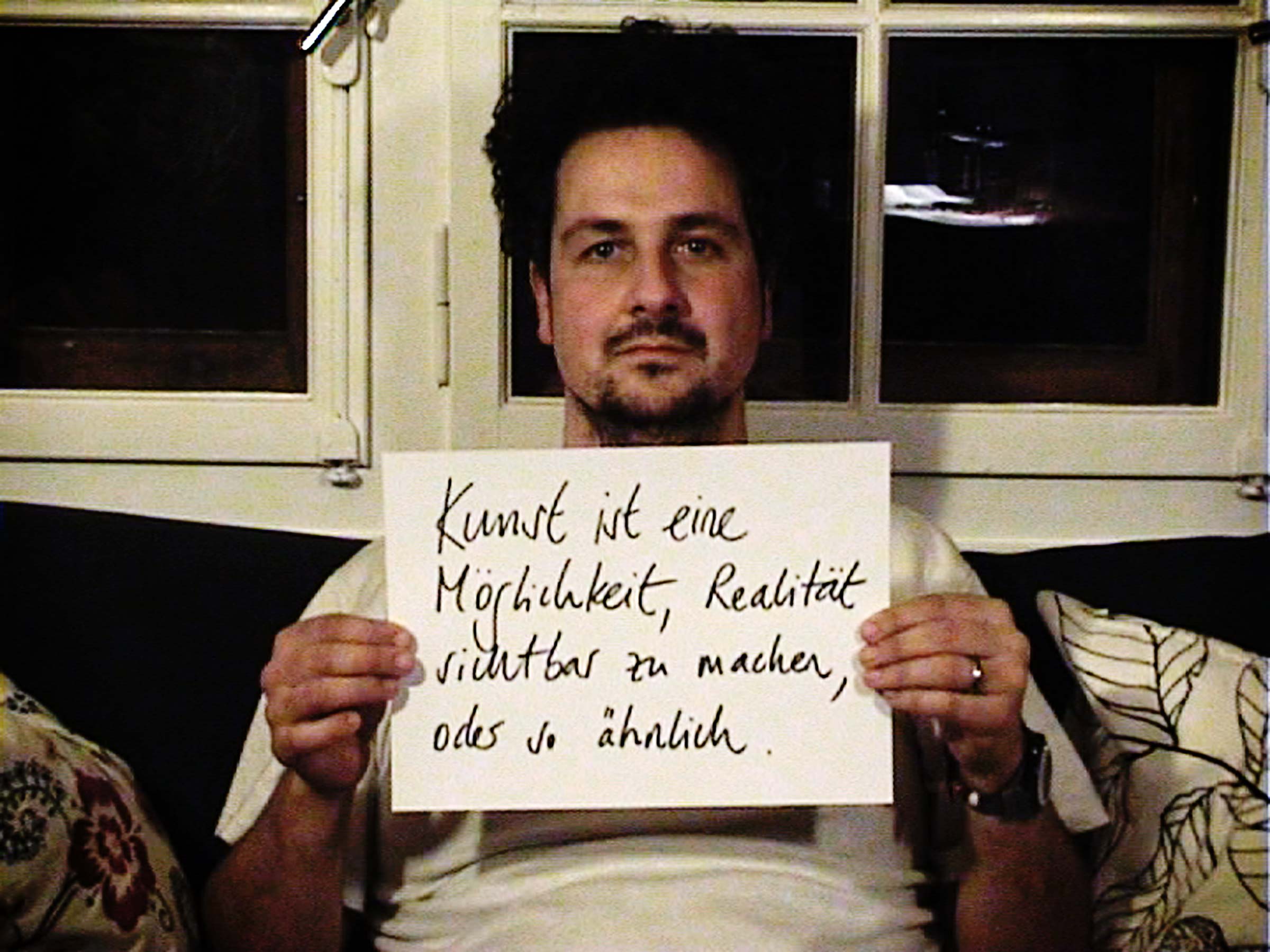 Video-Still aus: KREDIT #7 // Kettenfilm mit Antonio d'Agostino // St. Gallen 2012