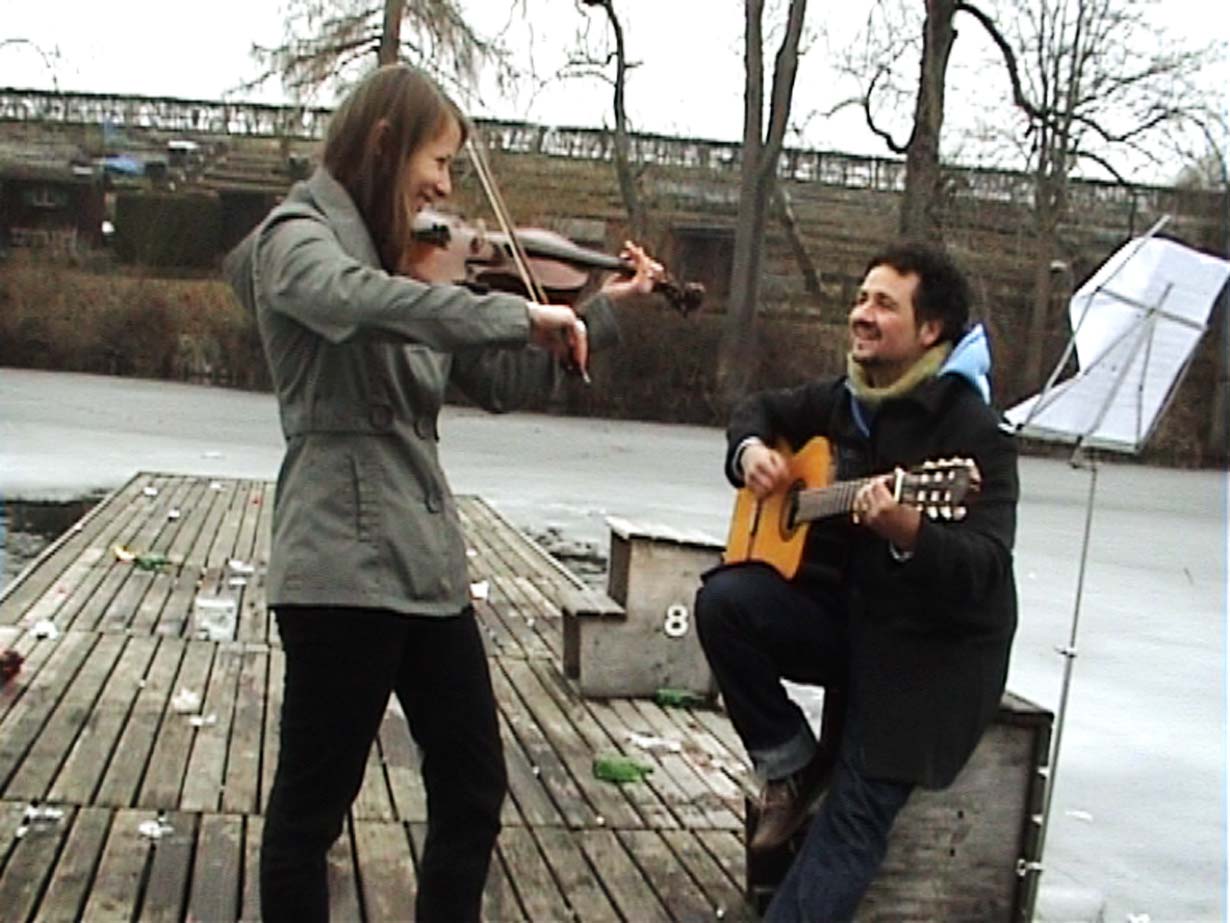 ideo-Still aus: KREDIT #7 // Kettenfilm mit Antonio d'Agostino // St. Gallen 2012