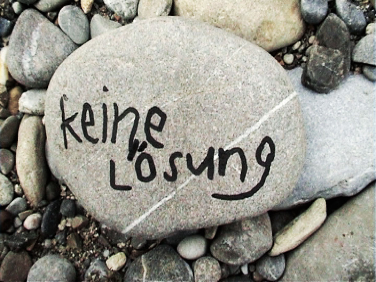 Video-Still aus: KREDIT #7 // Kettenfilm mit Patricia Caspari // St. Gallen 2012