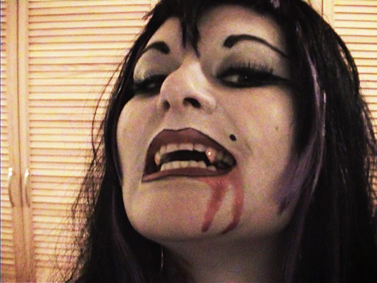 Video-Still aus: KREDIT #1 // Kettenfilm mit Jördis Jung // Berlin 2006