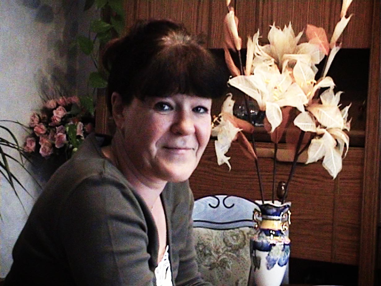 Video-Still aus: KREDIT #1 // Kettenfilm mit Lisa Pegel // Berlin 2006