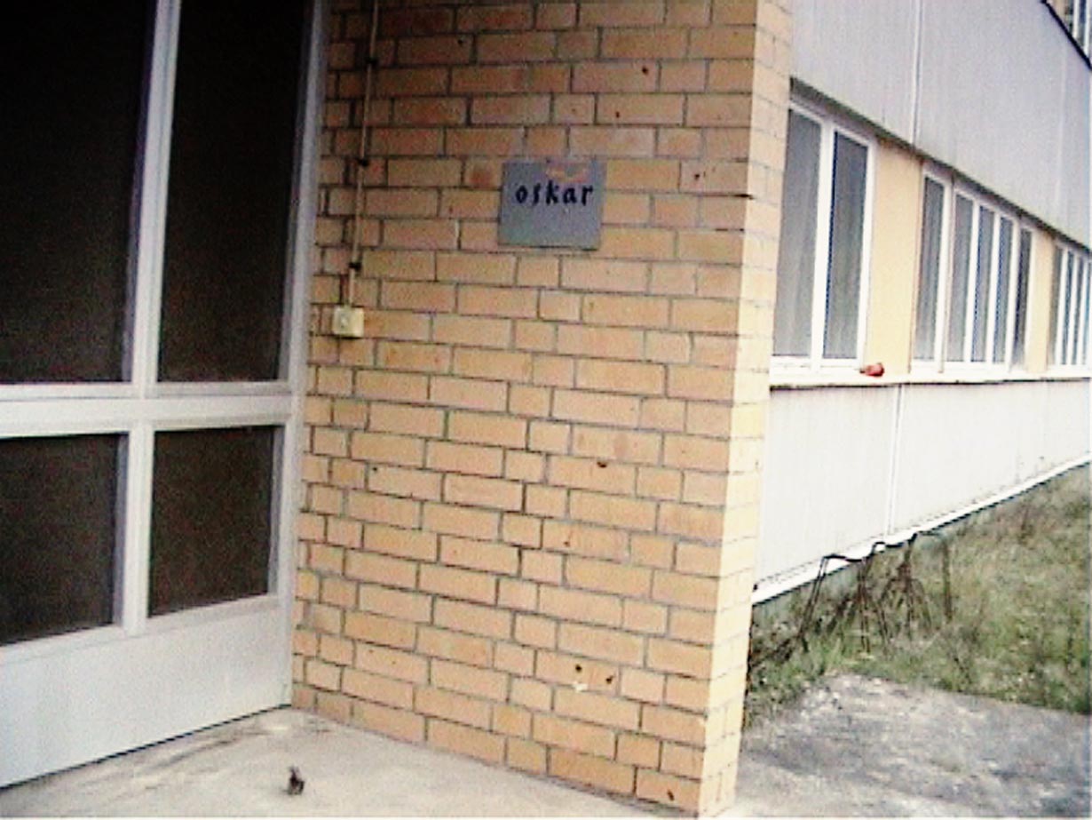 Video-Still aus: KREDIT #1 // Kettenfilm mit Ronny Fonfara // Berlin 2006