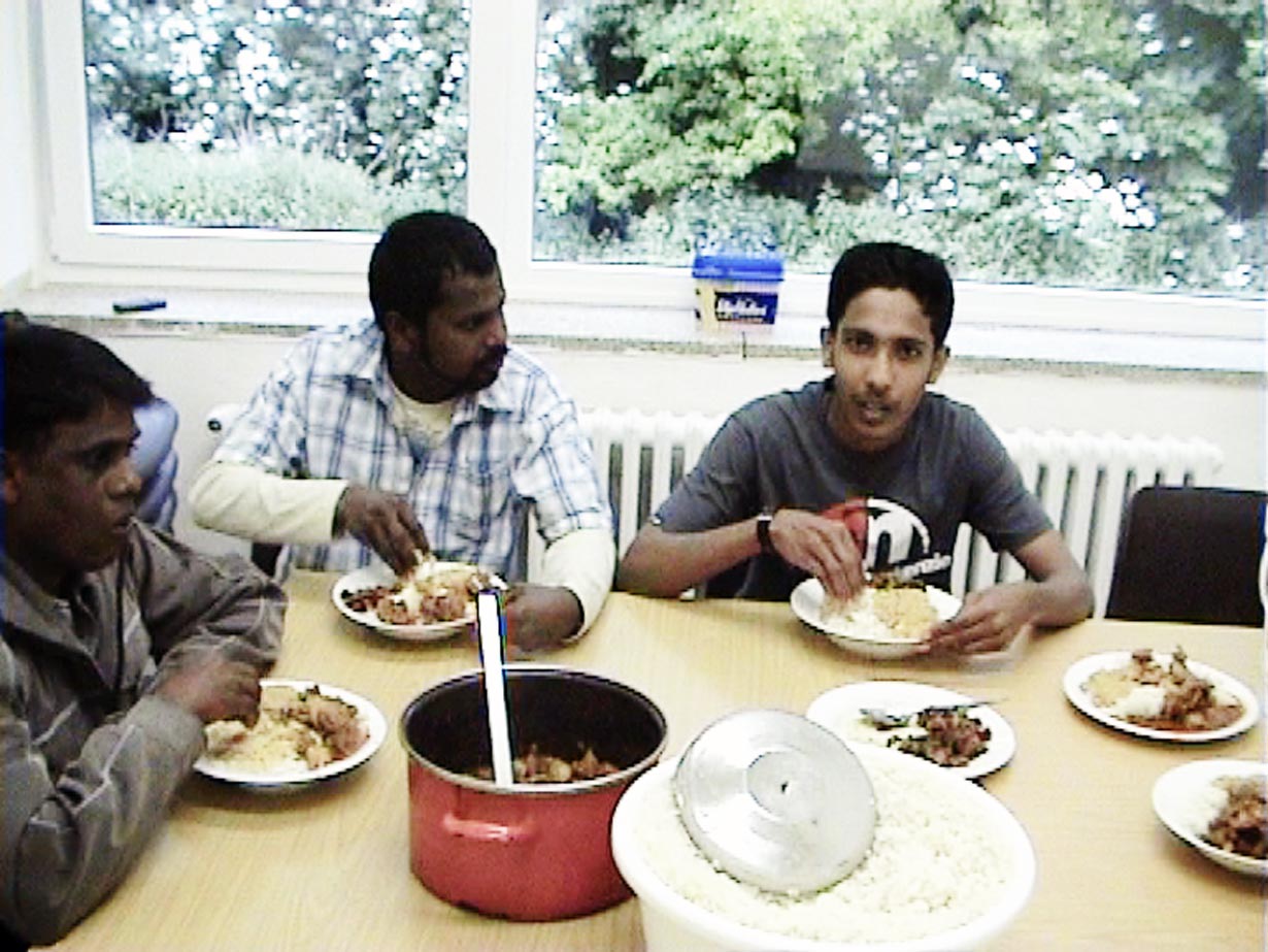 Video-Still aus: KREDIT #3 // Kettenfilm mit Sriranganathan Dinesh (Senthutar) // Schöppingen 2009